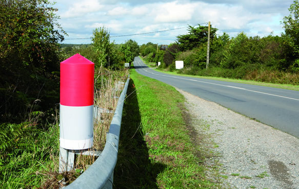 Balise glissière sur route