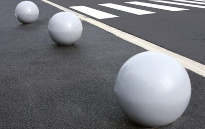 Borne de voirie Commentry, par Lacroix City