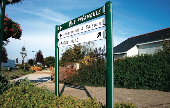 Signalétique bimât étoile Evolution par Lacroix City